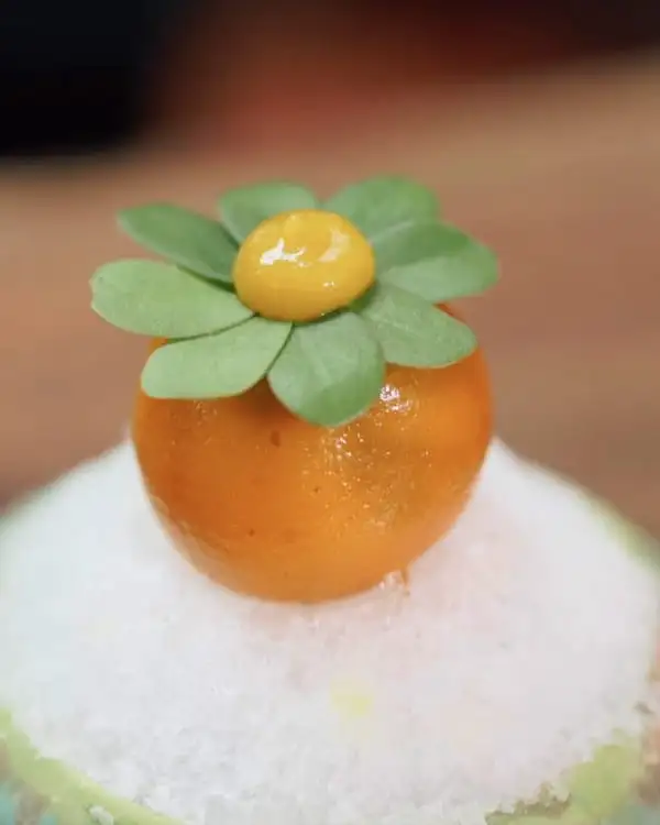 #2 Limón de Oro gefüllt mit Garnelen & Kokosnuss