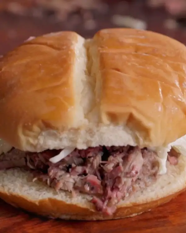 #18 Geräuchertes Pulled Pork Sandwich