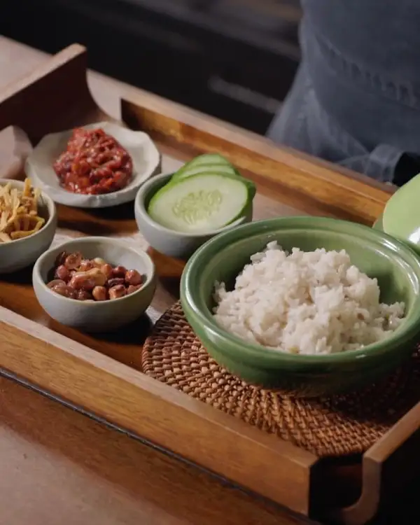 #10 Nasi Lemak mit Sambal & Knusprigen Beilagen