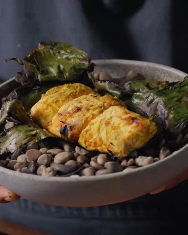 #9 Gegrillter Fisch in Bananenblatt mit Rohrempah