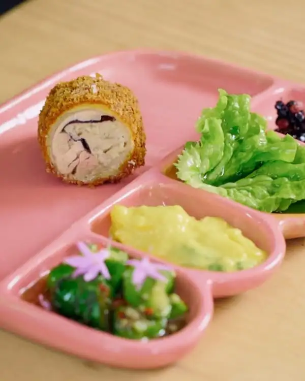 #5 Salad Bar & Fried Chicken Plating