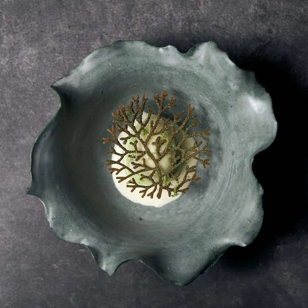 creation thumb for Avocadofrucht und -blatt, mexikanische Ringelblume und Granny-Smith-Apfel
