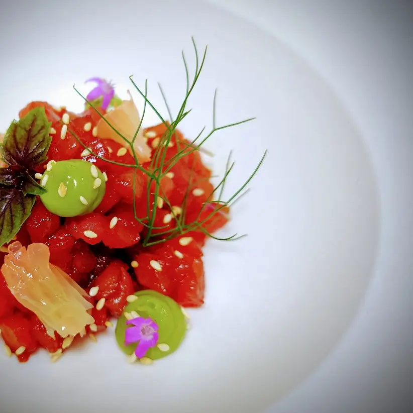 creation thumb for Tuna tartare with Avocado 🥑 puree