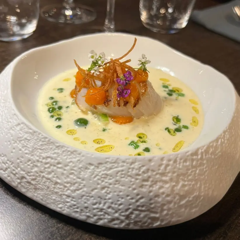 creation thumb for Seared scallop, white choco, vanilia oil, cucumber caviar