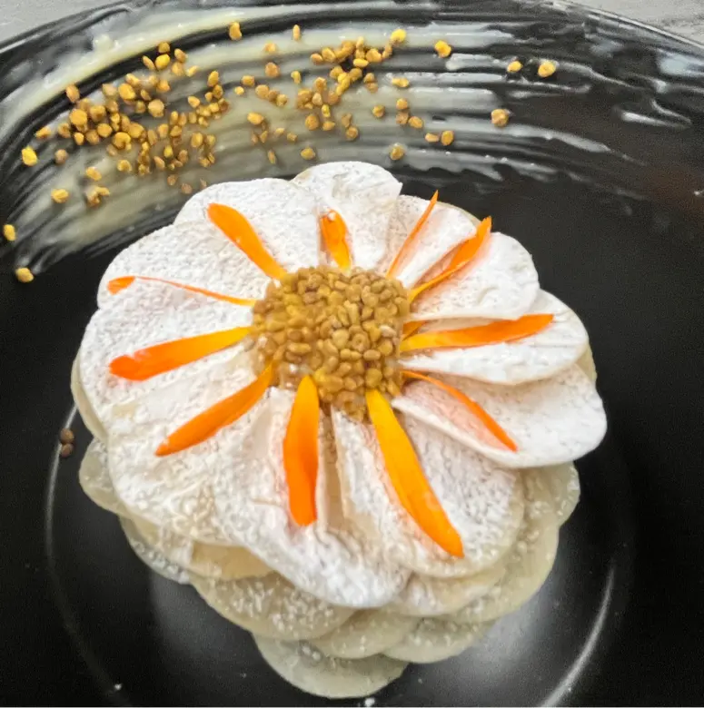 creation thumb for Bee 🐝 Pollen daisy 🌼