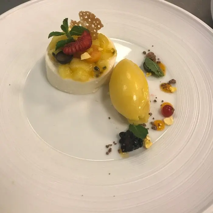 creation thumb for Kokosnuss Mousse mit Ananas-Maracuja Salat und Mango Sorbet