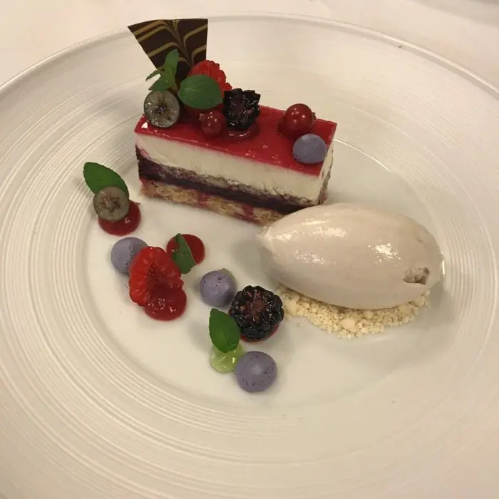 creation thumb for Cassis schnitte mit weiße Schokoladen Eis