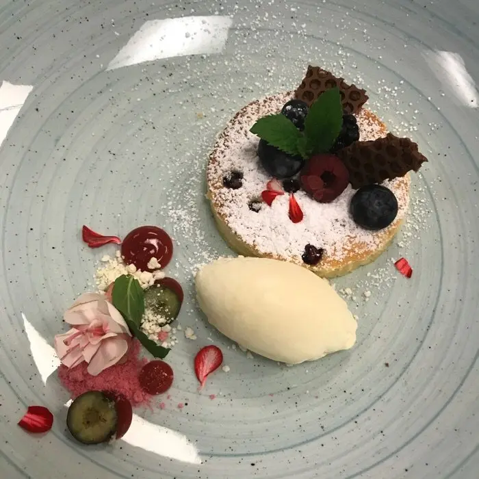 creation thumb for Eierkuchen mit Blaubeeren und weiße Schokolade Eis