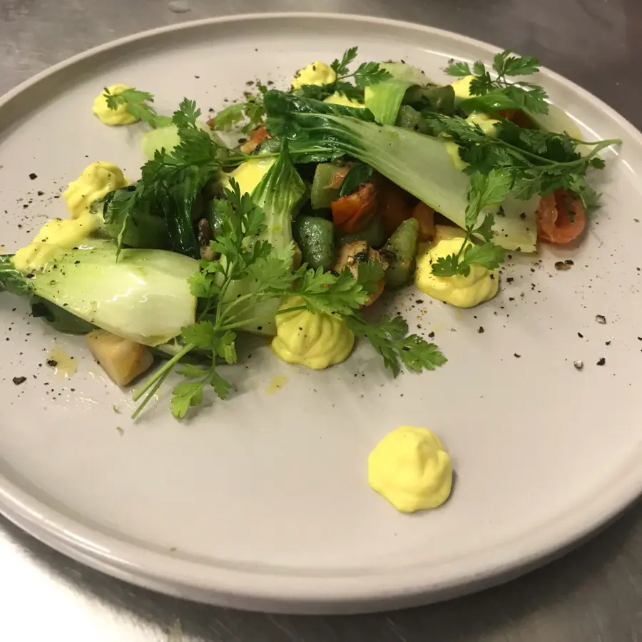 creation thumb for Avocado-gnocchis, pakchoi, Kräuter seitling, Safran -Creme