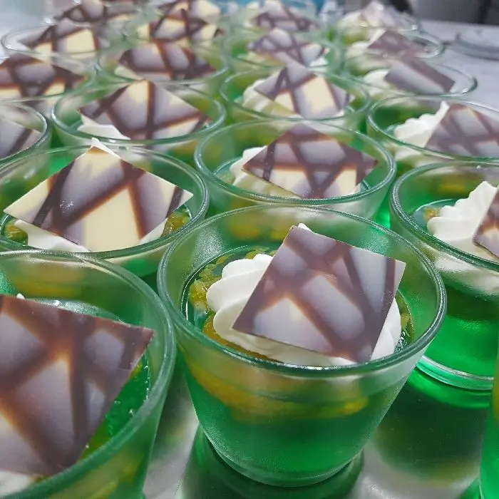 creation thumb for Waldmeister Wackelpudding mit Mandarinen und Vanillesahne