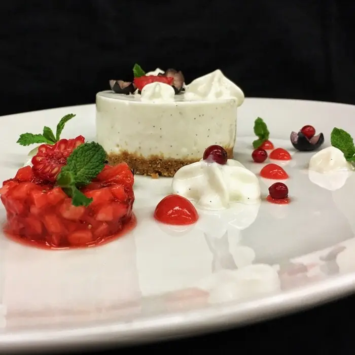 creation thumb for Cheesecake/Erdbeerragout/Erbeergel/Frischkäse-Espuma