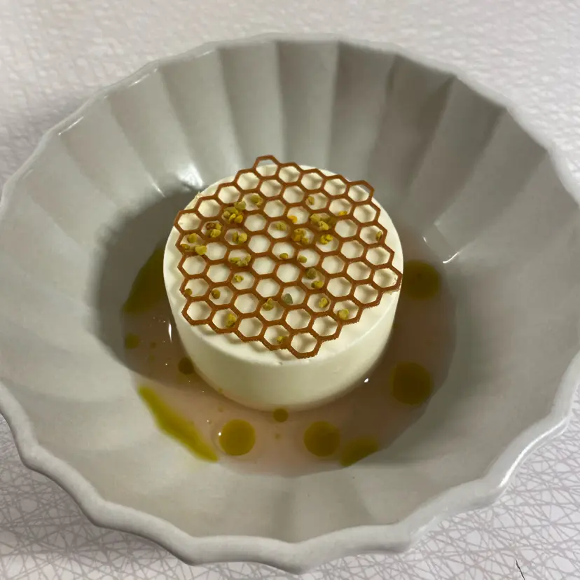 creation thumb for Yoghurt mousse with rhubarb consommé and bee pollen