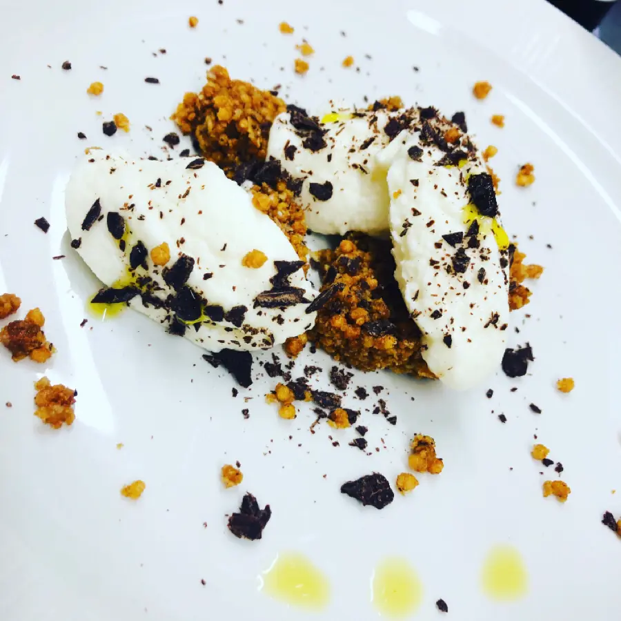 creation thumb for Crumble,burrata di Andria, fondente e olio evo al basilico