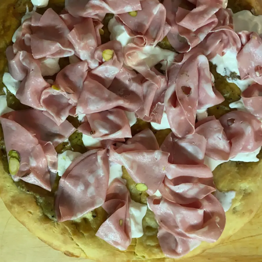 creation thumb for Focaccia, mortadella, burrata e tartufo.
