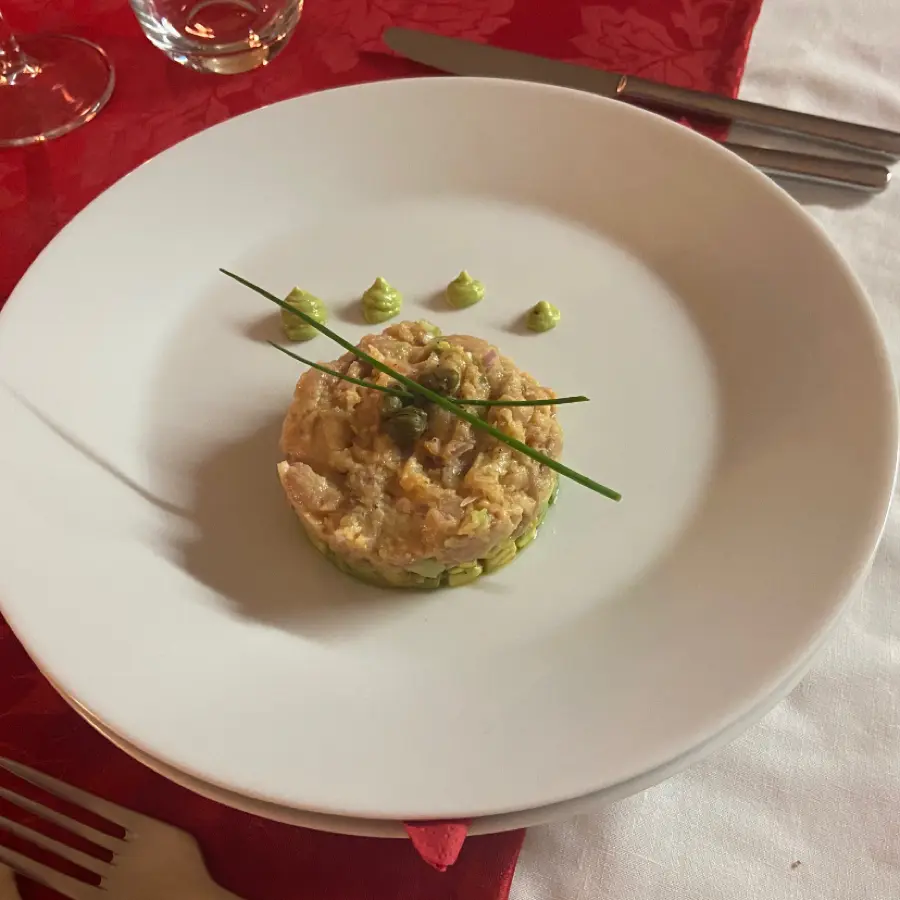 creation thumb for Salmon tartare & avocado 🥑