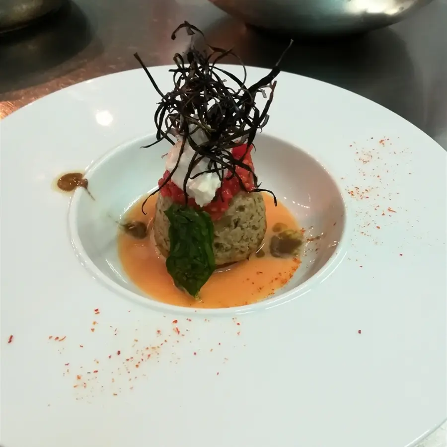 creation thumb for Tortino di melanzana, con ripieno di farricello, letto di gazpacho con Piccadilly fresco e burrata