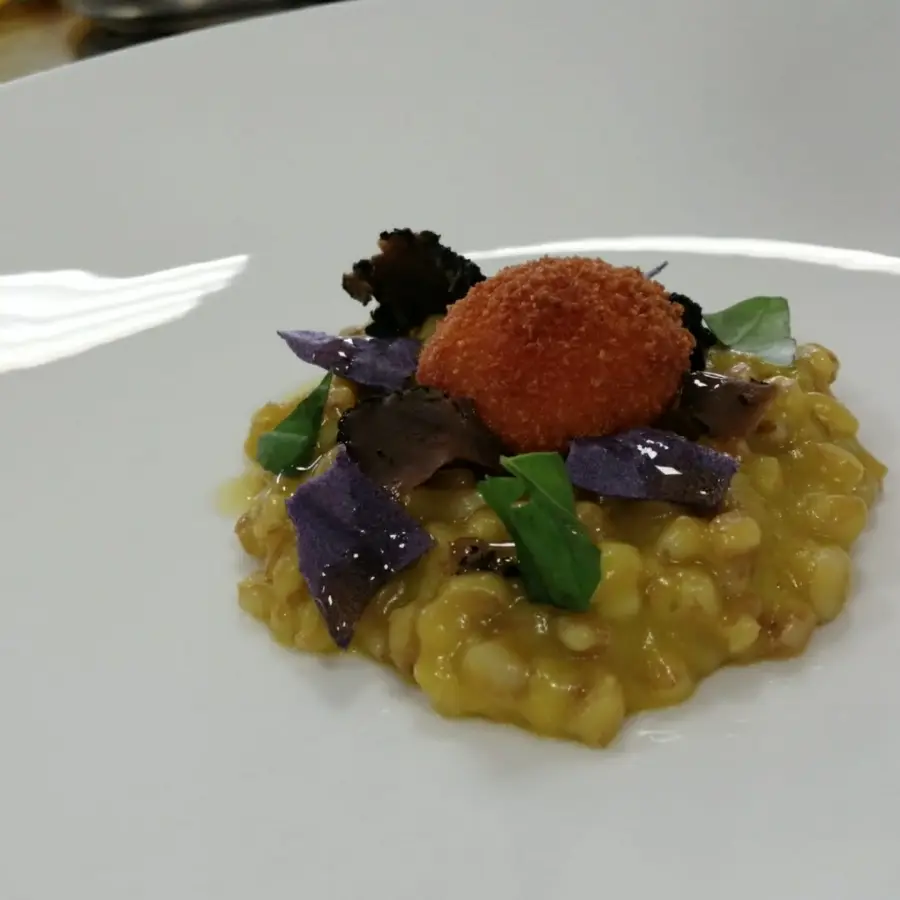 creation thumb for Tuorlo fritto su letto di farro e Chips di patata viola