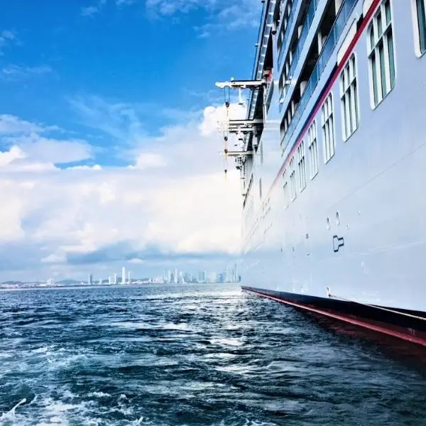 creation thumb for Hapag Lloyd Kreuzfahrten legt wieder ab!
