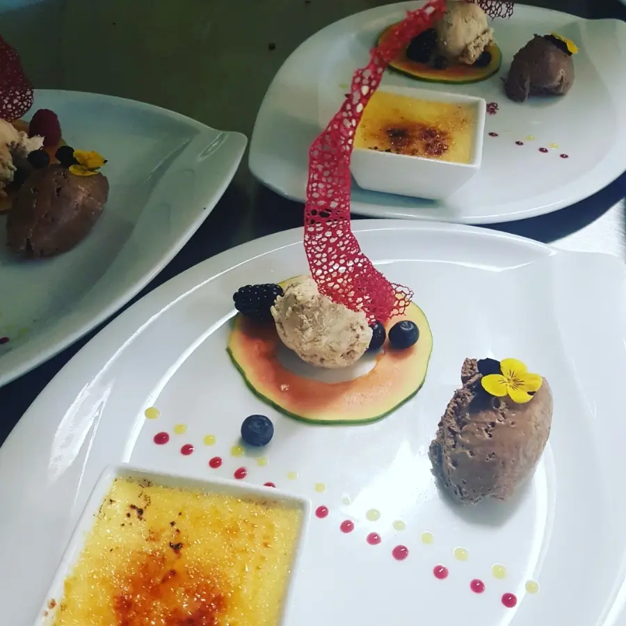 creation thumb for Dessert. Creme Brulee Haselnusseis und Schokoladenmousse