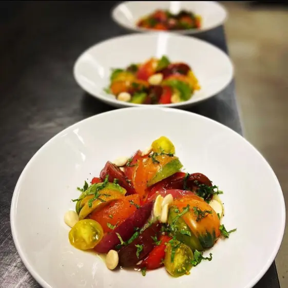 creation thumb for Insalata di pomodori colorata con mandorle Marcona e nectarine 🍑