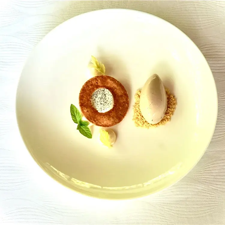 creation thumb for Vanill pannacotta with hazelnut crispy and crumple hazelnut