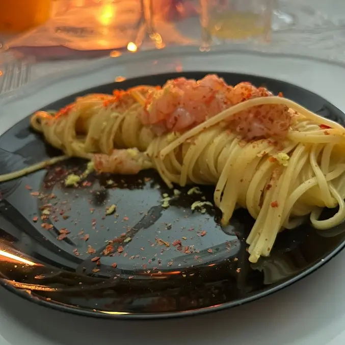 creation thumb for Linguine en crema tartara de Gambero rosso con polvo de lima y tomate