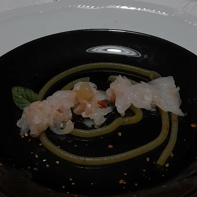 creation thumb for Sashimi de Branzino con gel de cítricos de champán y polvo de tomate