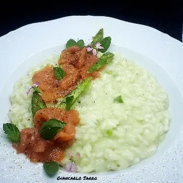 creation thumb for Asparagus risotto with fresh herbs and smoked salmon