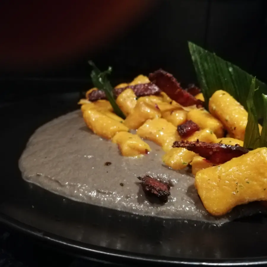 creation thumb for Gnocchi di patate dolci homemade, crema di funghi, bacon croccante, porro fritto.