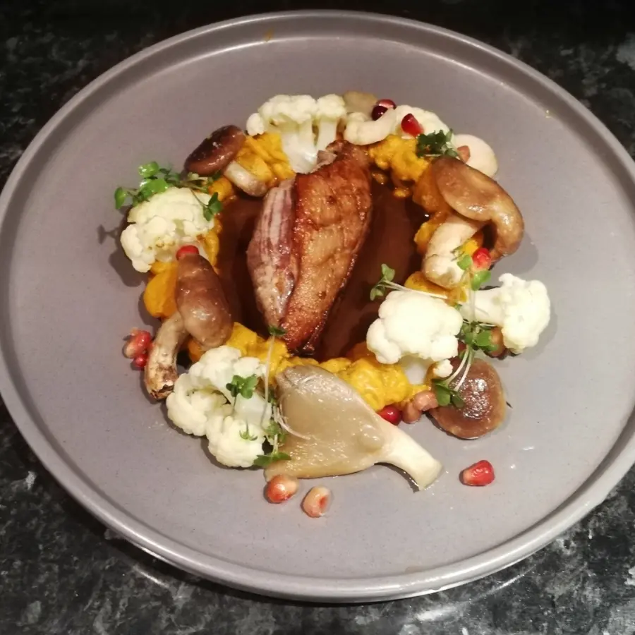 creation thumb for Petto d'anatra, cavolfiore, funghi, melograno e jus di pollo.