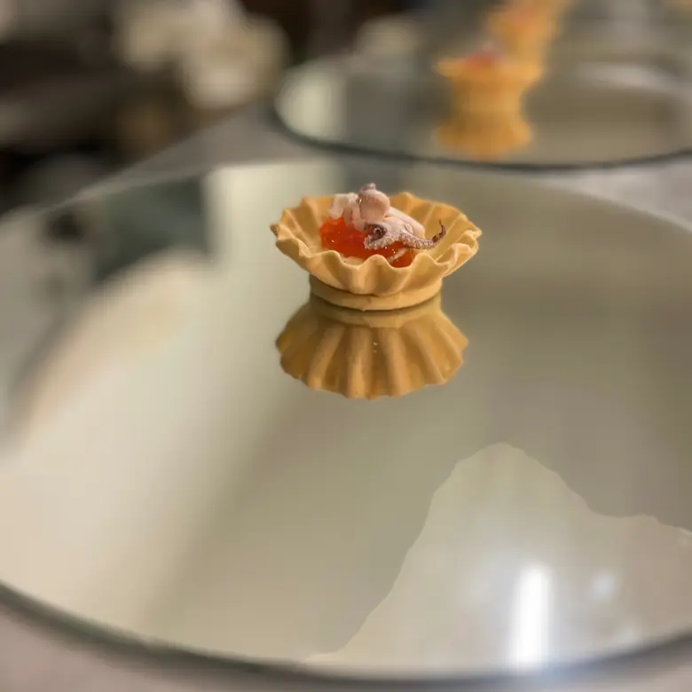 creation thumb for Tartelletta purée de pommes de terre, jaune d'œuf mariné, calamars
