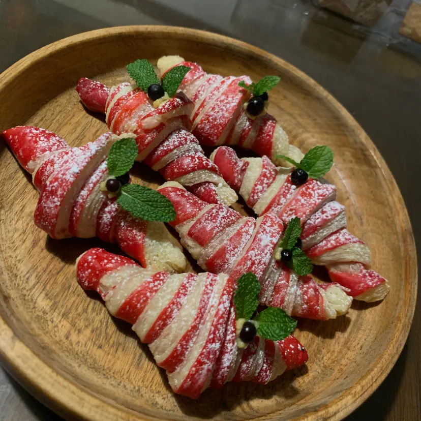 creation thumb for CROISSANT FRUTOS ROJOS 🥐 🫐🍓