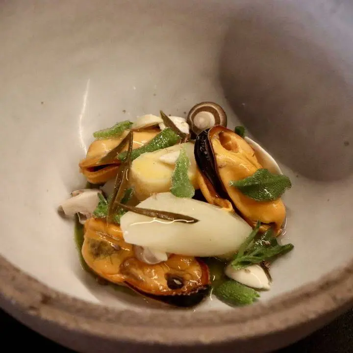 creation thumb for White asparagus, almonds and mussels