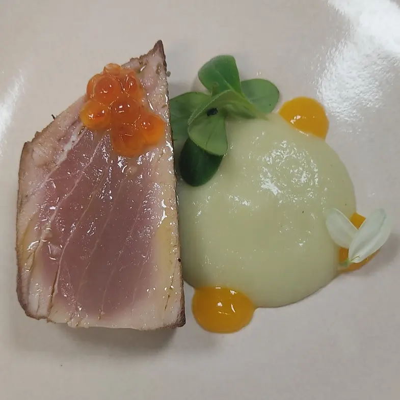 creation thumb for Atún de aleta amarilla, salsa de hinojo crudo, gel de naranja, ikura