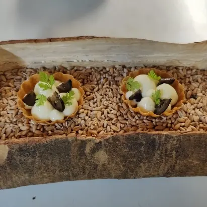 creation thumb for Bergkäse cream/black walnuts