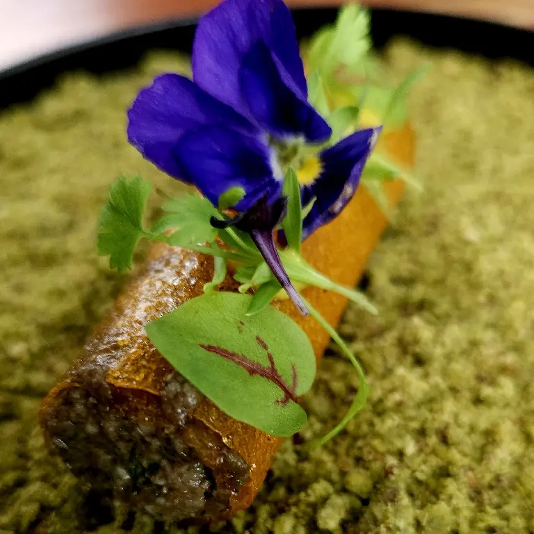 creation thumb for Carrot cylinder with parsley soil