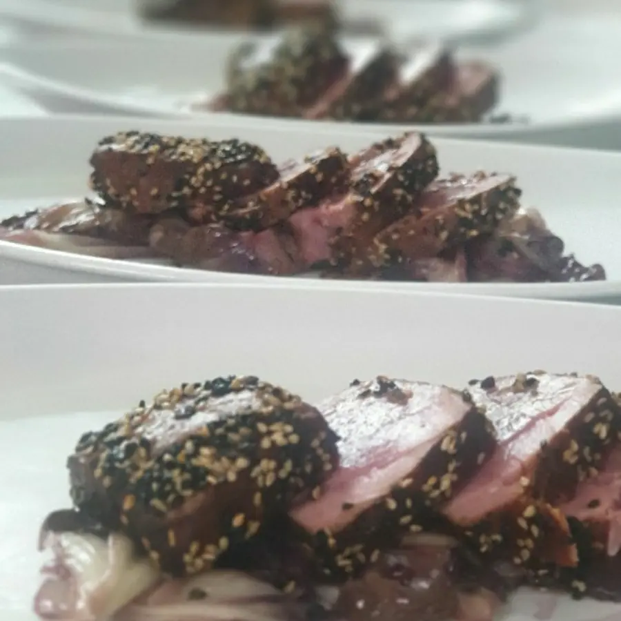 creation thumb for Tono con radicchio in crosta di sesamo