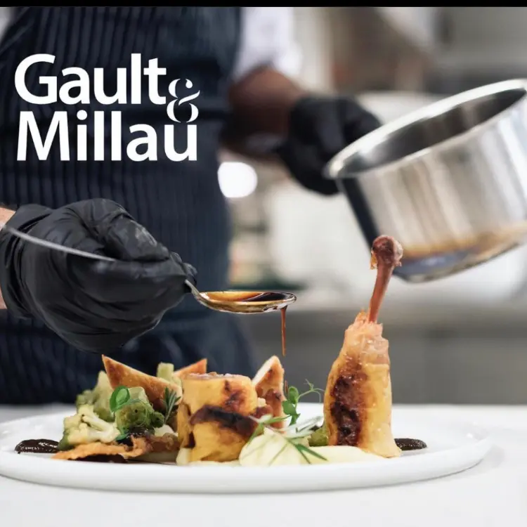 creation thumb for 👍👍👍è bello essere ripagati del proprio lavoro la guida Gault&Millau ha premiato il ristorante Gretl am see con un capello 💪