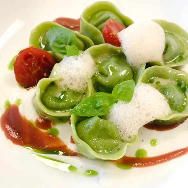 creation thumb for Basil tortellini with ricotta cream and fermented tomatoes
