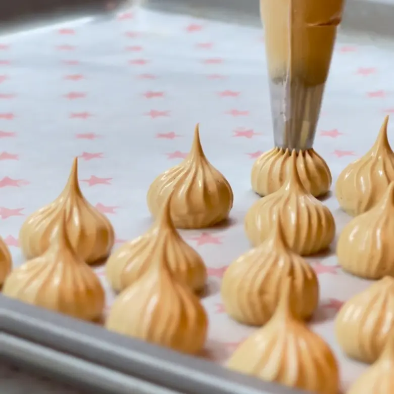 Coffee meringues