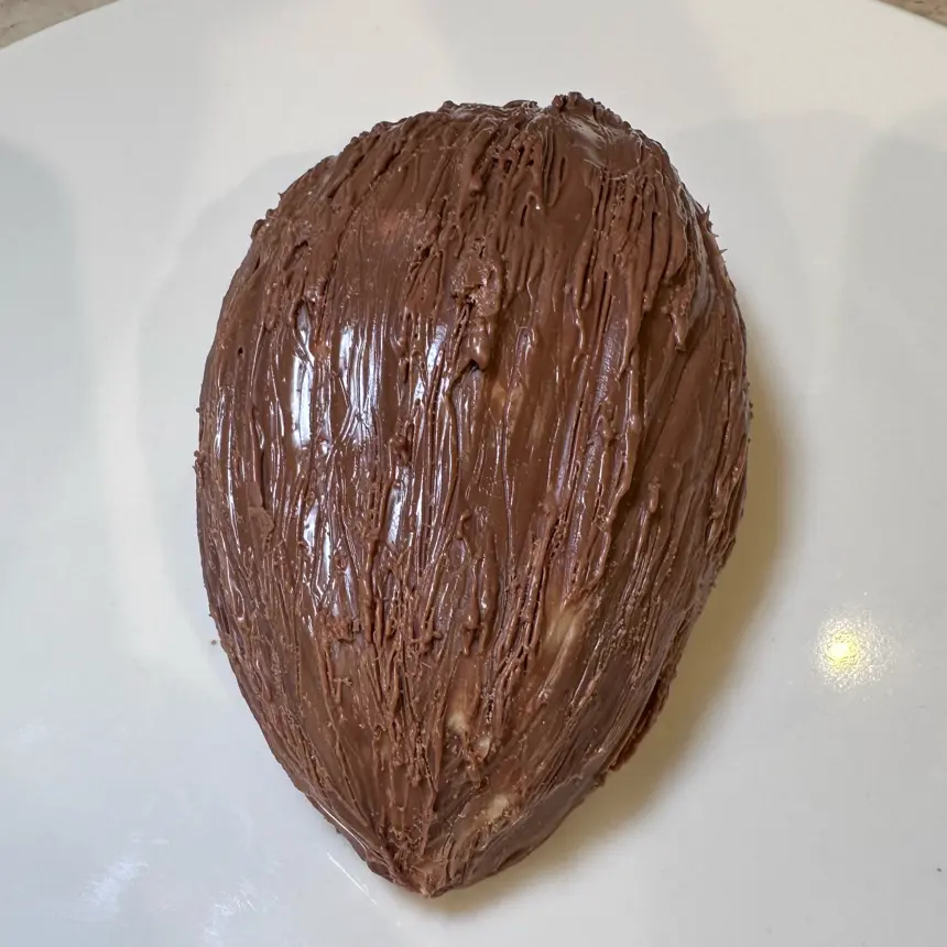 creation thumb for Almond-Shaped White Chocolate Mousse with Caramelized Almond