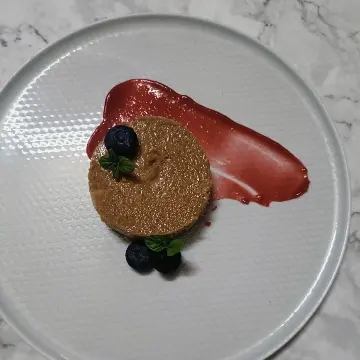 creation thumb for Earlgrey cheesecake with lemon crust and strawberry gel