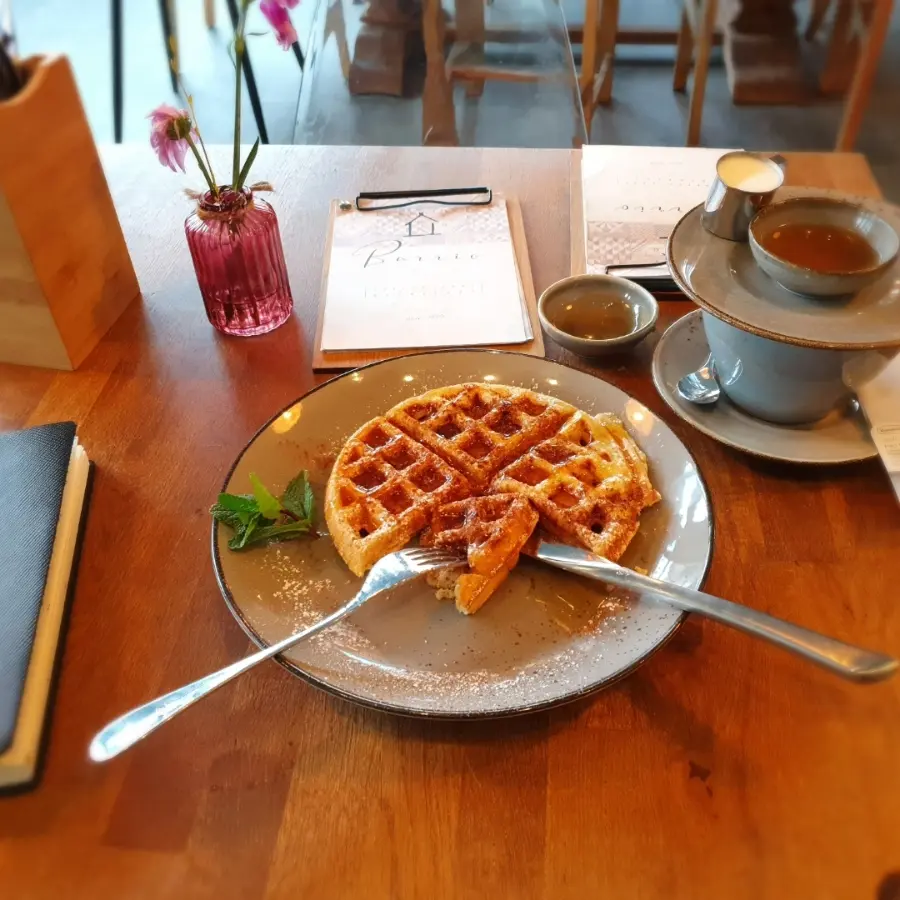 creation thumb for Waffel, Honig, eine Tasse Tee und viel Zeit, was will man mehr?!!!