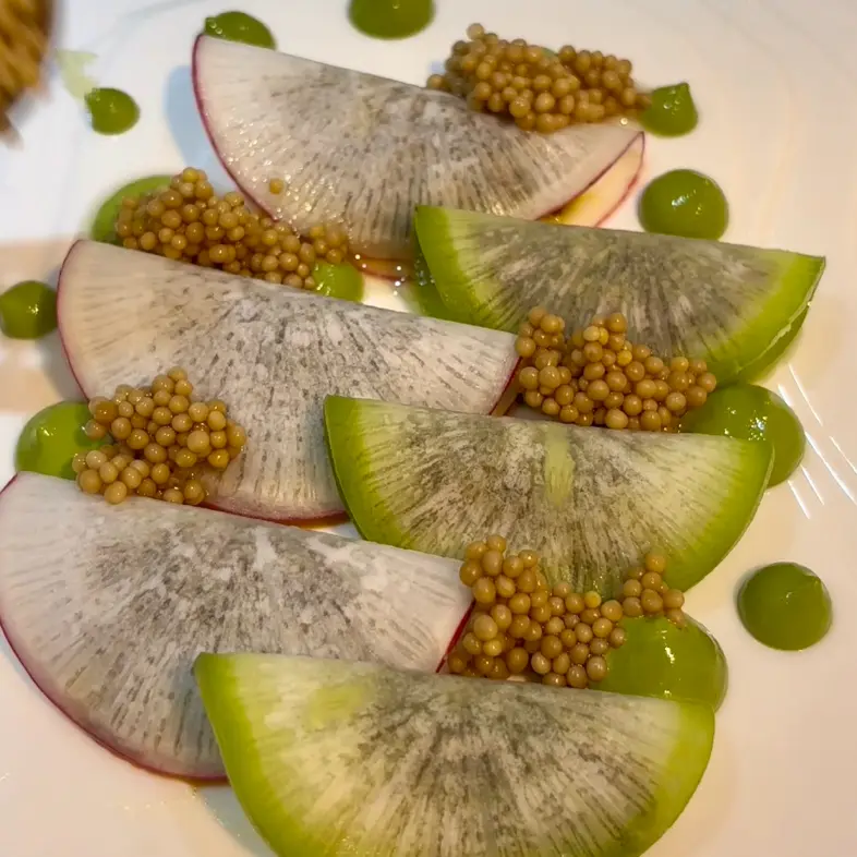 creation thumb for Gravlax-Ravioli mit Radieschen