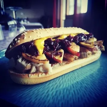 creation thumb for Panino gourmet! Pancetta di maiale CBT ,mele alla griglia, senape e cipolle caramellate