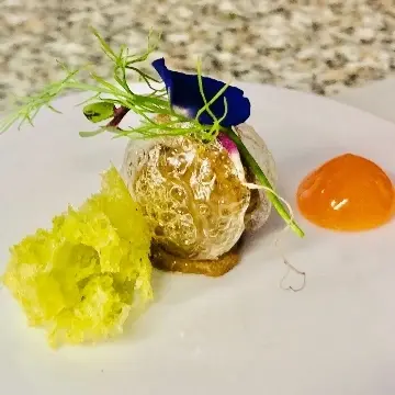 creation thumb for Crystal macaron con patè di fegato toscano,sponge alla salsa verde e gel di arance