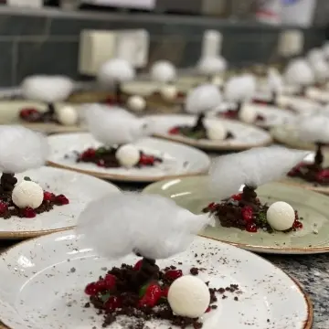 creation thumb for White Chocolate / Red Currant / Tonka Bean
