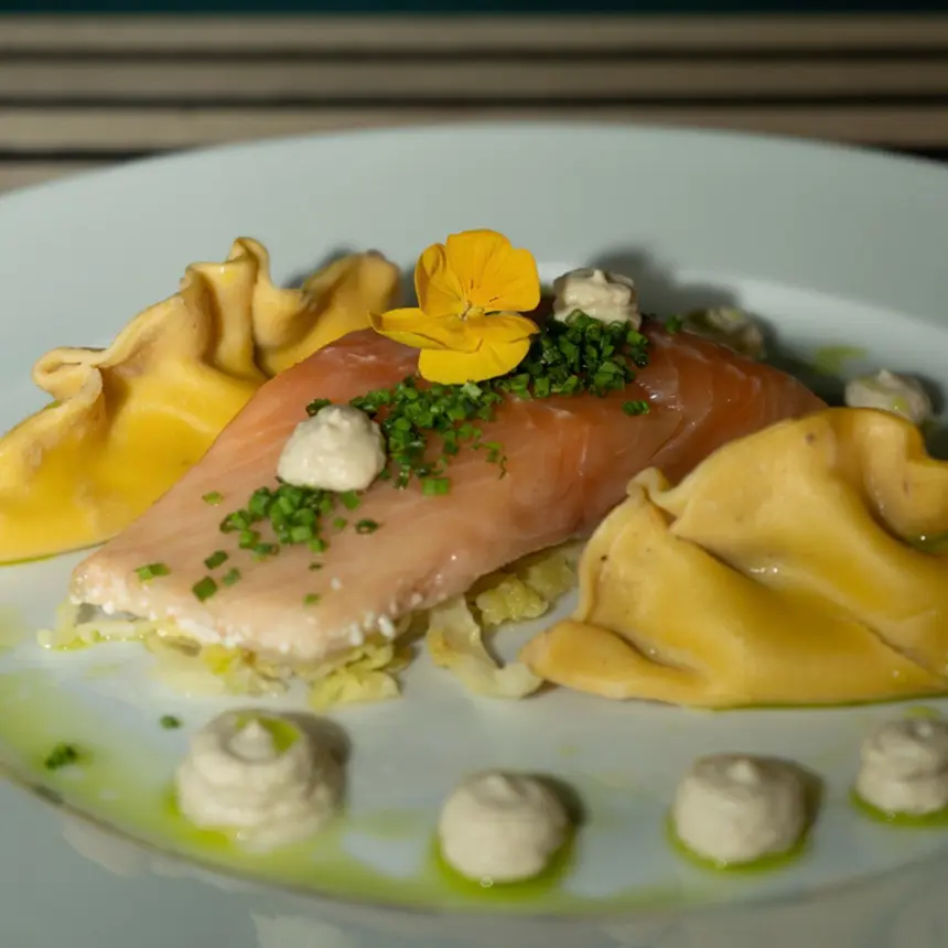 creation thumb for Lostallo Lachs / Apfel-Pilz Ravioli / Wirsing