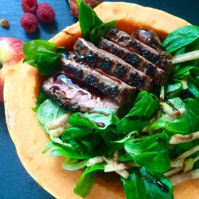 creation thumb for Worcester-Ente / Granatapfelsalat / Balsamico im Kürbis