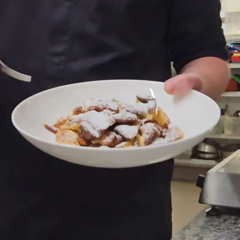 creation thumb for Kaiserschmarren – goldbraun, fluffig und einfach echt.
